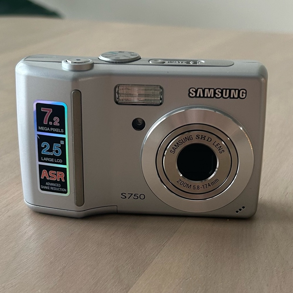 Samsung S750 Silver Digital Camera